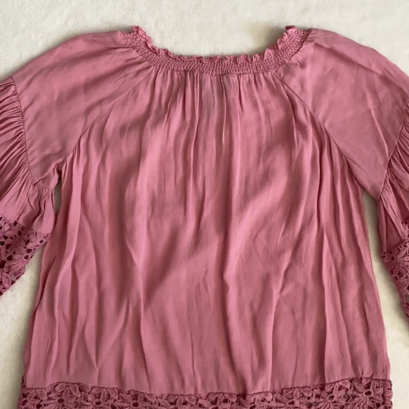 Colleen Lopez | A Bit of Romance Off-the-Shoulder Lace Crochet Tunic Top (PS) - Picture 14 of 16